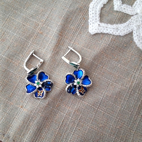 💥SALE💥Butterfly Flower NEW Dangle Earrings - Picture 4 of 5